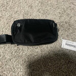 Lululemon Athletica Everywhere Belt Bag, Black, 7.5 x 5 x 2 inches
